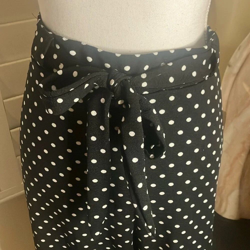 🤍🖤Polka Dot polyester stretchy pants with a bow tie in front. Exc Cond. Sz XXL - Picture 5 of 5